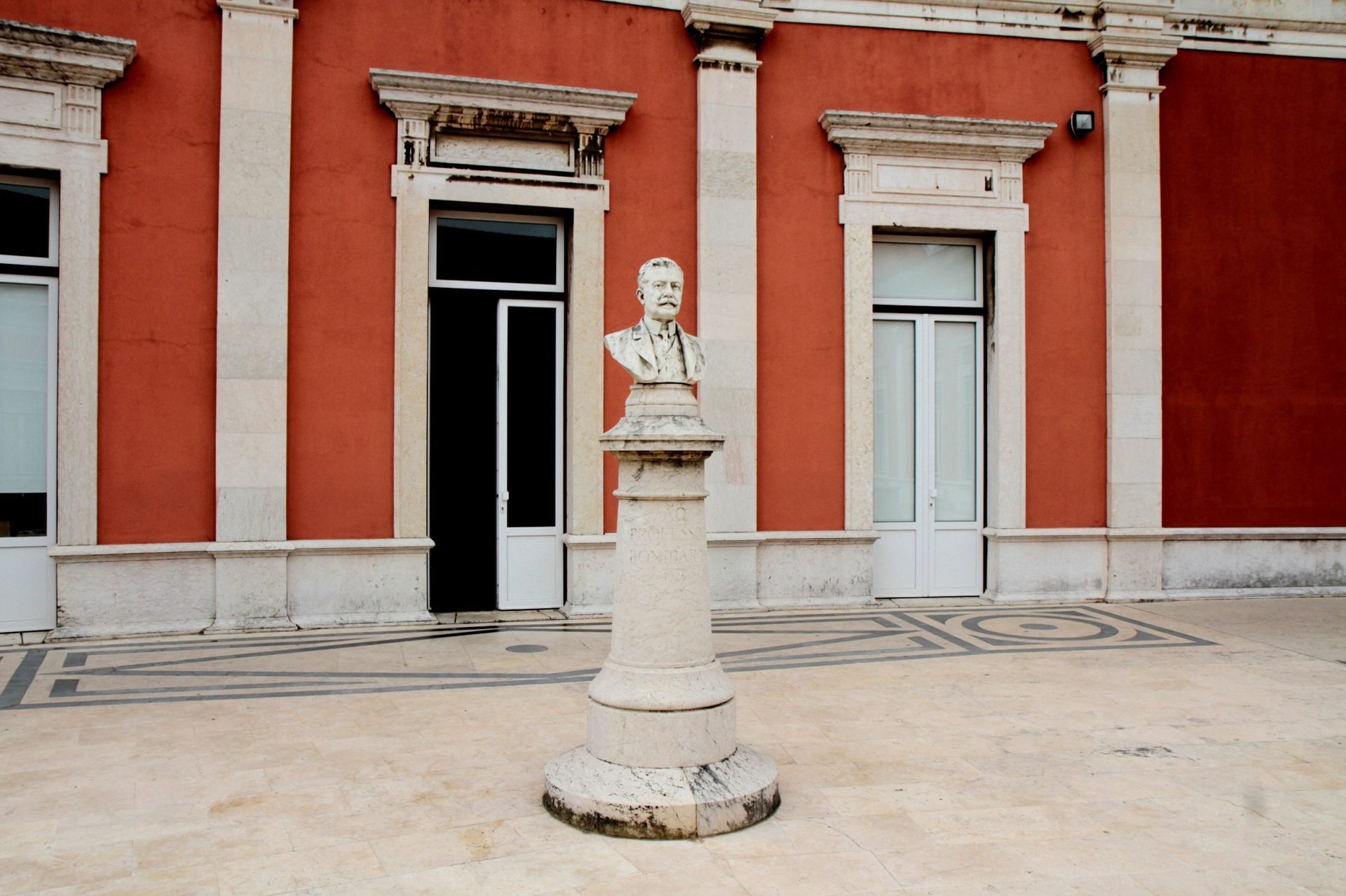 Miguel Bombarda's bust, NOVA Facultade de Ciencias Medicas, Lisbon - 02.JPG